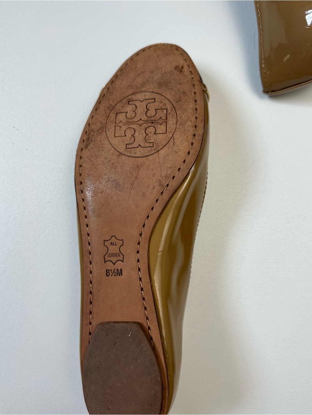 Tory Burch Two-Tone Tan and Black Leather Ballet Flats with Gold Accent - Picture 6 of 10